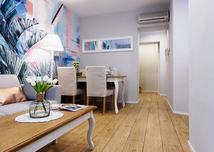 Lora Luxury House コモ