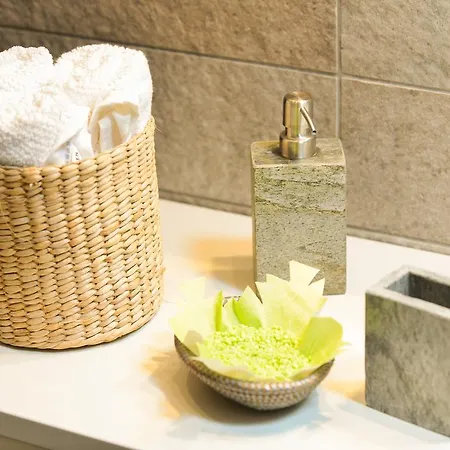 Lora Luxury House, Near The With Air Conditioners Apartament