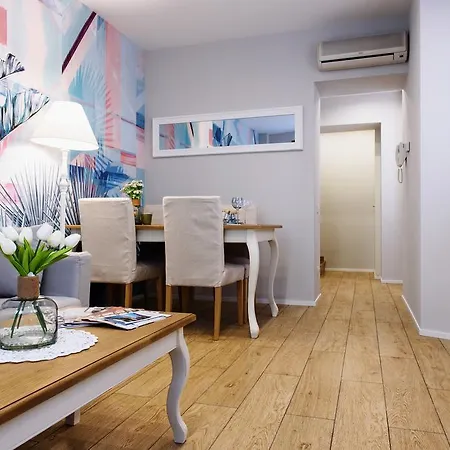 Lora Luxury House, Near The With Air Conditioners Como