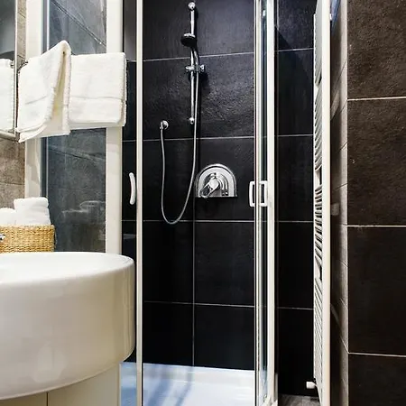 Lora Luxury House, Near The With Air Conditioners * Como