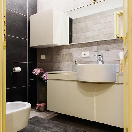 Lora Luxury House, Near The With Air Conditioners Apartament Como
