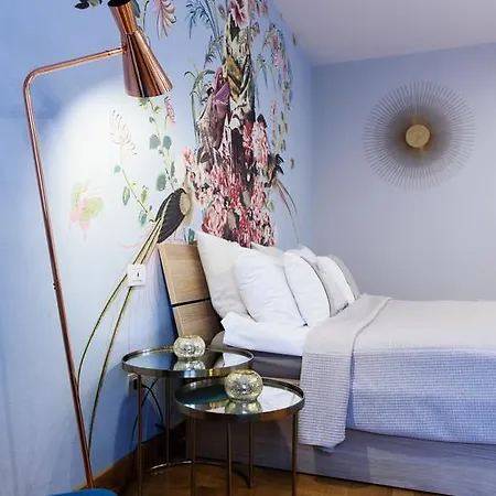 Lora Luxury House, Near The With Air Conditioners