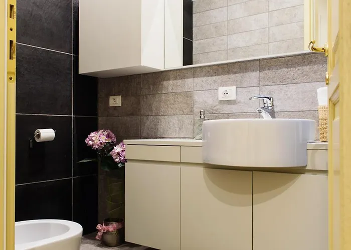 Lora Luxury House דירה קומו