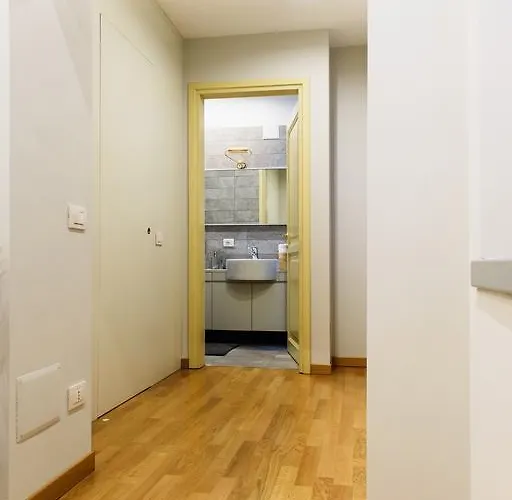 Lora Luxury House דירה